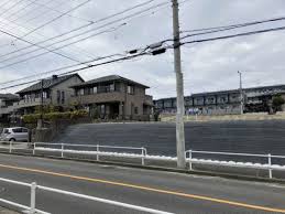 Image result for 中藤2丁目〈売地〉広々426.17㎡（法面含む）上下水道引込済、法面利用価値大、建築条件はございません。お好きなハウスメーカーで建築できます。