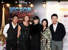 PHOTO FLASH: VICTOR/VICTORIA Singapore; Show to Close Over the ...