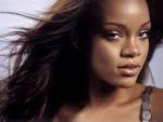 Wallpapers portrait cheveux au vent Rihanna - Annuaire Web France ... - Rihanna-image-portrait-cheveux-au-vent-010