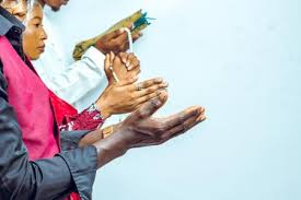 Image result for foto de pessoasrezando