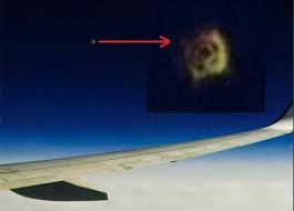 Image result for UFO Ryanair avvista un UFO nel volo Oslo - Bergamo ecco il video in anteprima!!