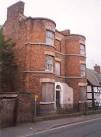 House with bow windows, - via Daymix