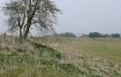Looking north along the western banks of Durrington Walls. - via Daymix