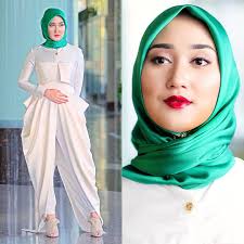 15 Model Baju Muslim untuk Pesta ala Dian Pelangi
