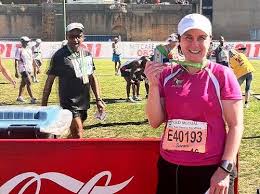 Sarah Ames: Marathon auf allen Kontinenten - Meldungen - Marathon - 2%20Oceans%20Ziel%202011%20Sarah%20Ames_1104280401312Xk