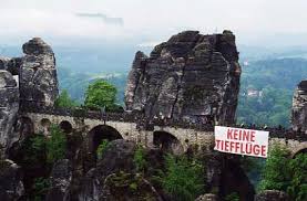 Mai 2005: Protest gegen Tiefflüge (Foto: Rainer Fabianski). Mit diesem Ergebnis hatten wir im März 2005 bei der für die touristischen Flüge zuständigen ...