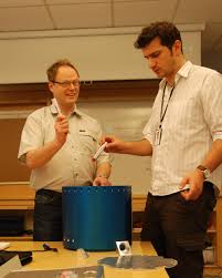 Olle Persson från Rymdbolaget och Andreas Stamminger från tyska DLR leder den tekniska diskussionen mellan experimentgrupperna. - olleandreas