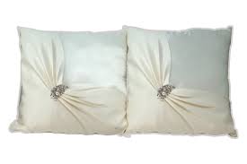 Vaizdo rezultatas pagal užklausą „wedding pillows“