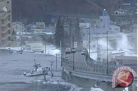 Hasil gambar untuk tsunami jepang