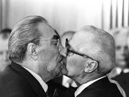 [Bild: images?q=tbn:ANd9GcQs_TIy894MqVk0EwdTIMT...FoJuFA9roh]