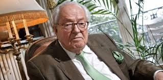 Non rien de rien, il ne regrette rien ! Depuis son bureau de Montretout, Jean-Marie Le Pen revient sur quelques épisodes marquants de sa longue vie ... - 6199494-deshabillons-les-le-pen-ne-regrette-rien