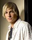 http://i234.photobucket.com/albums/ee136/suwarnaadi/RyanHansenSurferHairstyle2.jpg
