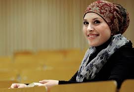 Sie immerhin ist schon bereit: Farina Stockamp hat sich für den Studiengang „Islamische Theologie“ beworben und wurde angenommen. Foto: dapd. TÜBINGEN.