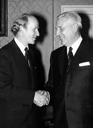 Légende: In 1972, during a visit to London, Pierre Werner, Luxembourg Minister of State, President of the Government and Finance Minister (on the right), ... - publishable