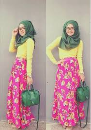 Hijab Style: Dini Djoemiko, Hijabers yang Mahir Bergaya Color-