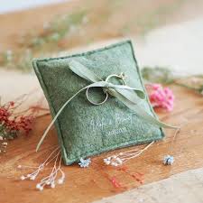 Vaizdo rezultatas pagal užklausą „wedding pillows“