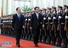 12月25日、温家宝総理は人民大会堂で歓迎式典を開催、野田首相