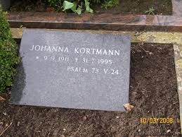 Grabstein von Johanna Kortmann (09.09.1911-31.07.1995), Friedhof Norden. Häufige Nachnamen auf diesem Friedhof: