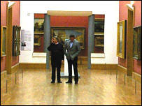 Mick Lawrence and Jurek Rokoszynski (Rocky) during filming in the Turner wing of the. The missing Turner masterpieces were painted in 1843 - _40992954_police_tate203