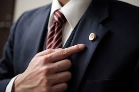 Image result for 弁護士バッジ