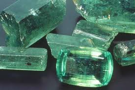 أنواع الزمرد Emerald Engagement Rings