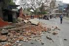 LIVE: 758 killed as earthquake wrecks Nepal, India toll at 34.