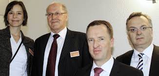 Wilfried Schwörer (Zweiter von links) wurde offiziell als Geschäftsführer verabschiedet. Tina und Martin Schwörer treten seine Nachfolge ...