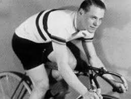 Der Radrennfahrer Albert „Teddy“ Richter hat in den 1930er Jahren einen Titel nach dem anderen geholt, war im In- uns Ausland äußerst beliebt und ...
