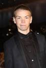 http://www1.pictures.zimbio.com/pc/Will%2BPoulter%2BPremiere%2BNarnia%2BVoyage%2BDawn%2BTreader%2B7JmOO8Ja_Ill.jpg