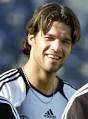 Michael Ballack El capitán del seleccionado alemán, Michael Ballack, ... - images?q=tbn:ANd9GcR1PLPKQN8v9AXMOczFFSk72PtjUMZwfxaDVjF-kGfdWd37Lbrog_oS56U