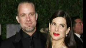 Sandra Bullock found out about her husband Jesse James&#39; rumored infidelity from her publicist after InTouch magazine called to say they would soon be ... - 031810_strat_411_FNC_031810_11-44