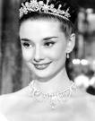 ... which can be bought alone or together with this tiara as a set. - audrey
