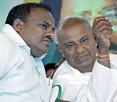 The Hindu Former Prime Minister H.D. Devegowda and Former Chief Minister H.D. Kumara Swamy at the JD(S) Backward Classes Convention in Mysore on Sunday. - 10th_JDS_CONVENTIO_1749716f