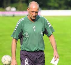 Als Interimslösung wird vermutlich Heinz Westerink fungieren, der vor zehn Jahren bereits als Trainer beim ASC Wielen tätig war, bevor im Sommer 2010 dann ...