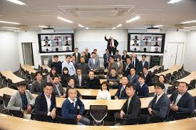 「海老沢和生 妄想代理人」の画像検索結果