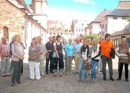 Einen Ausflug in die Vergangenheit unternahmen rund 30 Personen, denen Daniel Limberger die historische Geschichte des Alten Rathauses in Villingen vor und ... - media.media.cdc5362f-c650-4ab6-b828-34e89a13c24e.normalized