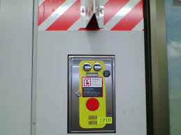 Image result for 非常ボタン