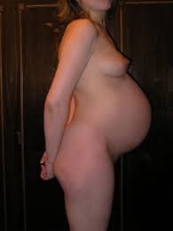臨月妊婦裸画像|マタニティヌード 臨月 妊娠 マタニティの写真素材 - PIXTA