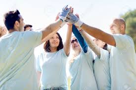 Image result for foto de fazendo caridade