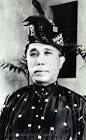 Raja Di-Hilir Kamaralzaman, in his official black and silver traditional ... - tok-kam-rdh-attire-wm
