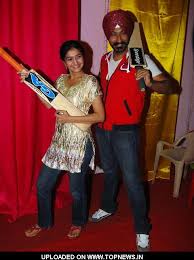 Shweta Bhosle and Gurucharan Singh at on Location of Tarak Mehta ... - Shweta%20Bhosle%20and%20Gurucharan%20Singh