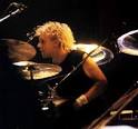 http://www.drummerworld.com/pics/drum/dpa8/RogerTaylor5.jpg