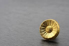 Image result for 弁護士バッジ