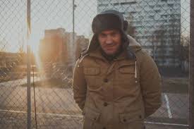 Картинки по запросу Молодой человек в шапке