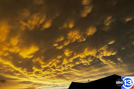 Attēlu rezultāti vaicājumam “Mammatus”