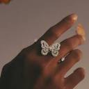 Portraits of Nature butterfly ring in white gold | De Beers AT