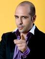 Checco Zalone è la parodia di un cantante neomelodico che si esibisce ... - checco_zalone