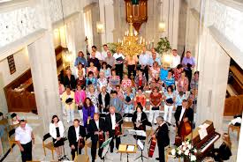 Der “Singkreis Gesees” unter Leitung von Rüdiger Bauriedel mit Solisten und Instrumentalkreis beim Konzert in der Evangelischen ...