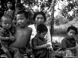 Chakmas, Bangladesch © Mark McEvoy/Survival. © Survival International Charitable Trust, 1969-2013 | Steuernummer 27/677/61838| Kontaktieren Sie Survival | ...