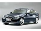 voiture dans un champ